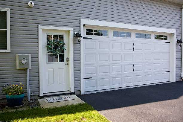24/7 Emergency Garage Door Panel Replacement experts in Green Bay, WI